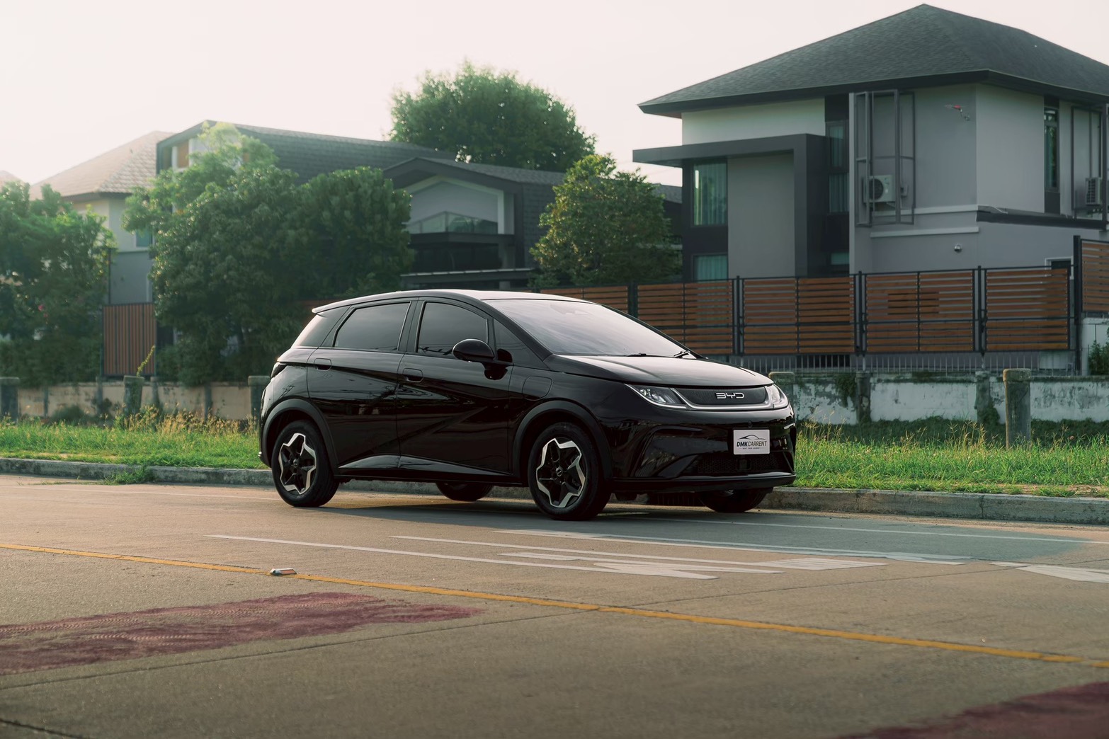 BYD Dolphin Extended Range EV รถเช่าดอนเมือง