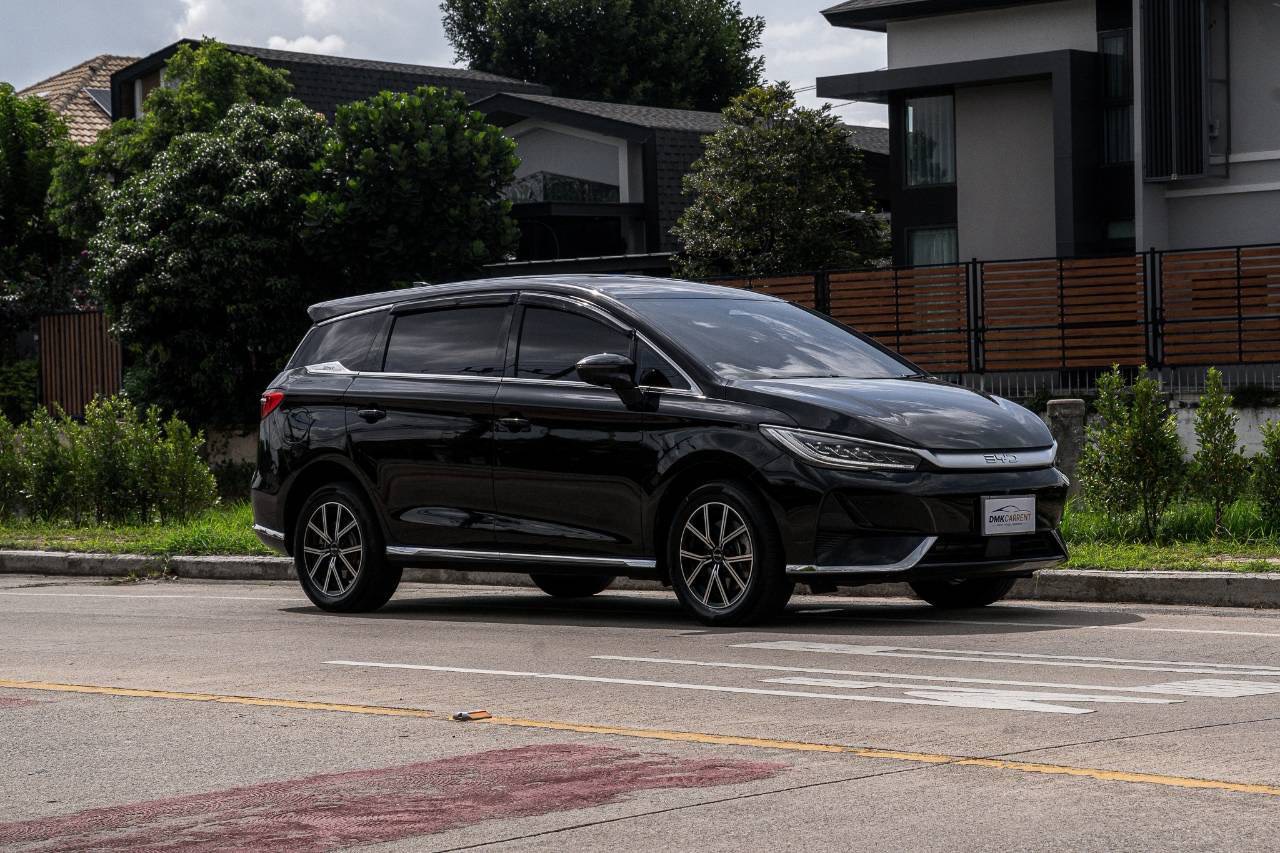 BYD M6 Extended 7-Seater EV MPV รถเช่าดอนเมือง