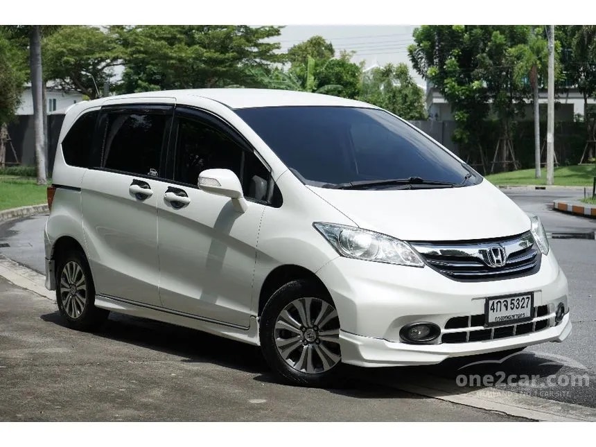 Honda Freed 1.5 E 7-Seater รถเช่าดอนเมือง