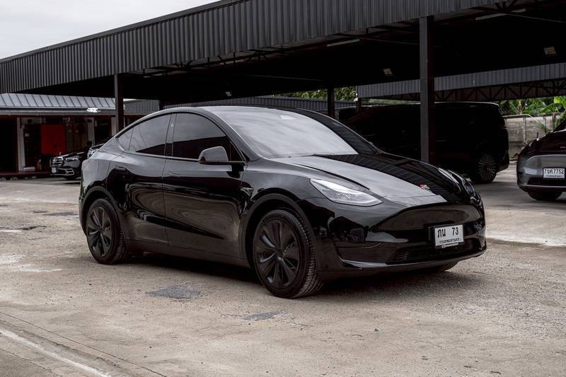 Tesla Model Y Solid Black Edition รถเช่าดอนเมือง