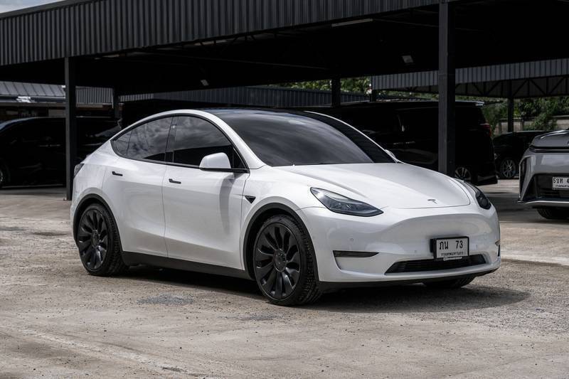 Tesla Model Y Standard (RWD) รถเช่าดอนเมือง